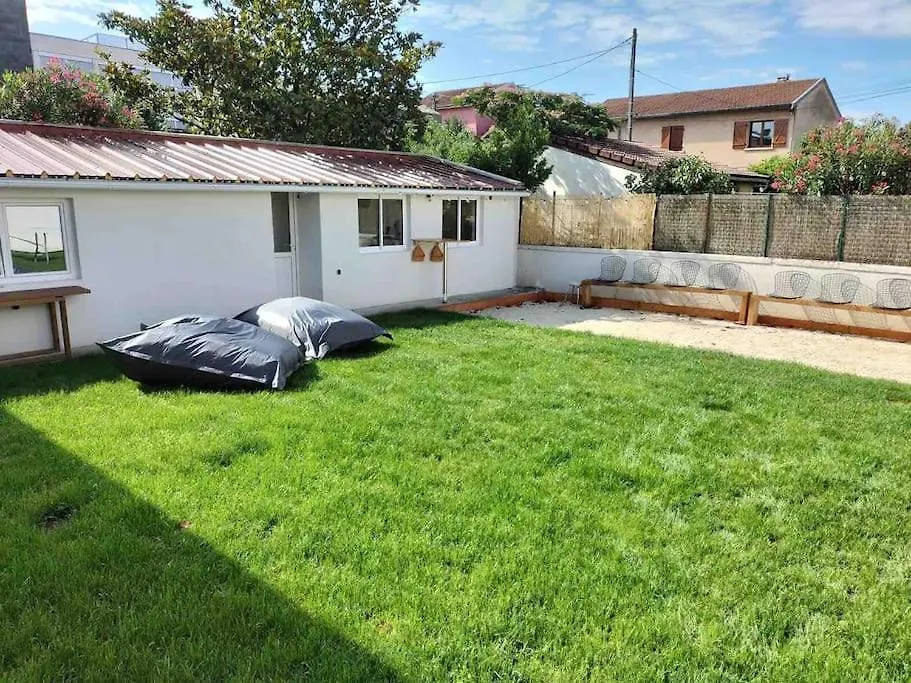 Micro Maison Lyon 8/ Parking / Terrain De Petanque Bron France